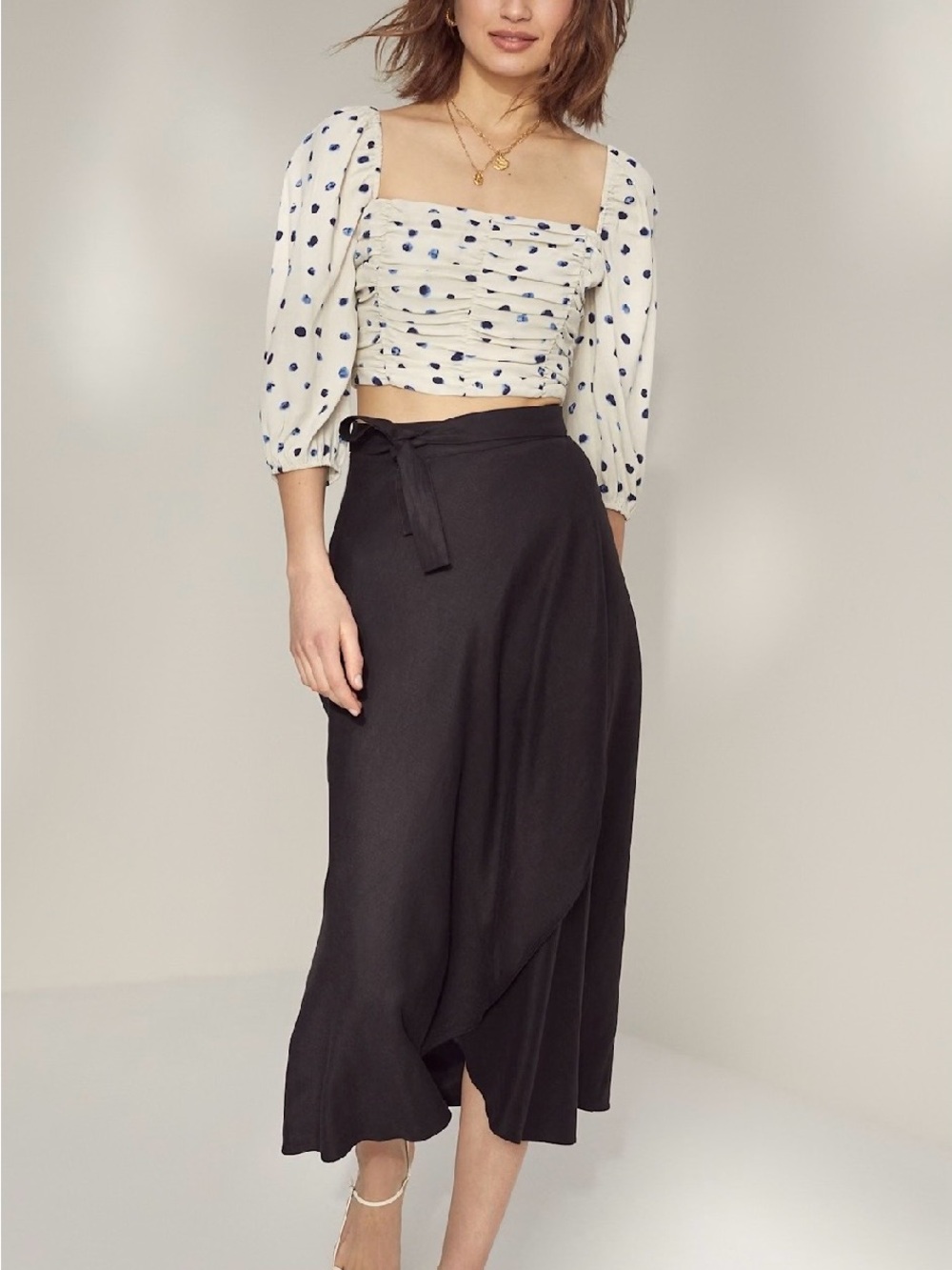 Aritzia Wilfred size Small Eleta Wrap Midi Skirt in Black 100% Linen GUC